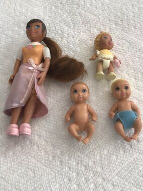 Lot of Barbie, Caring Corners dolls